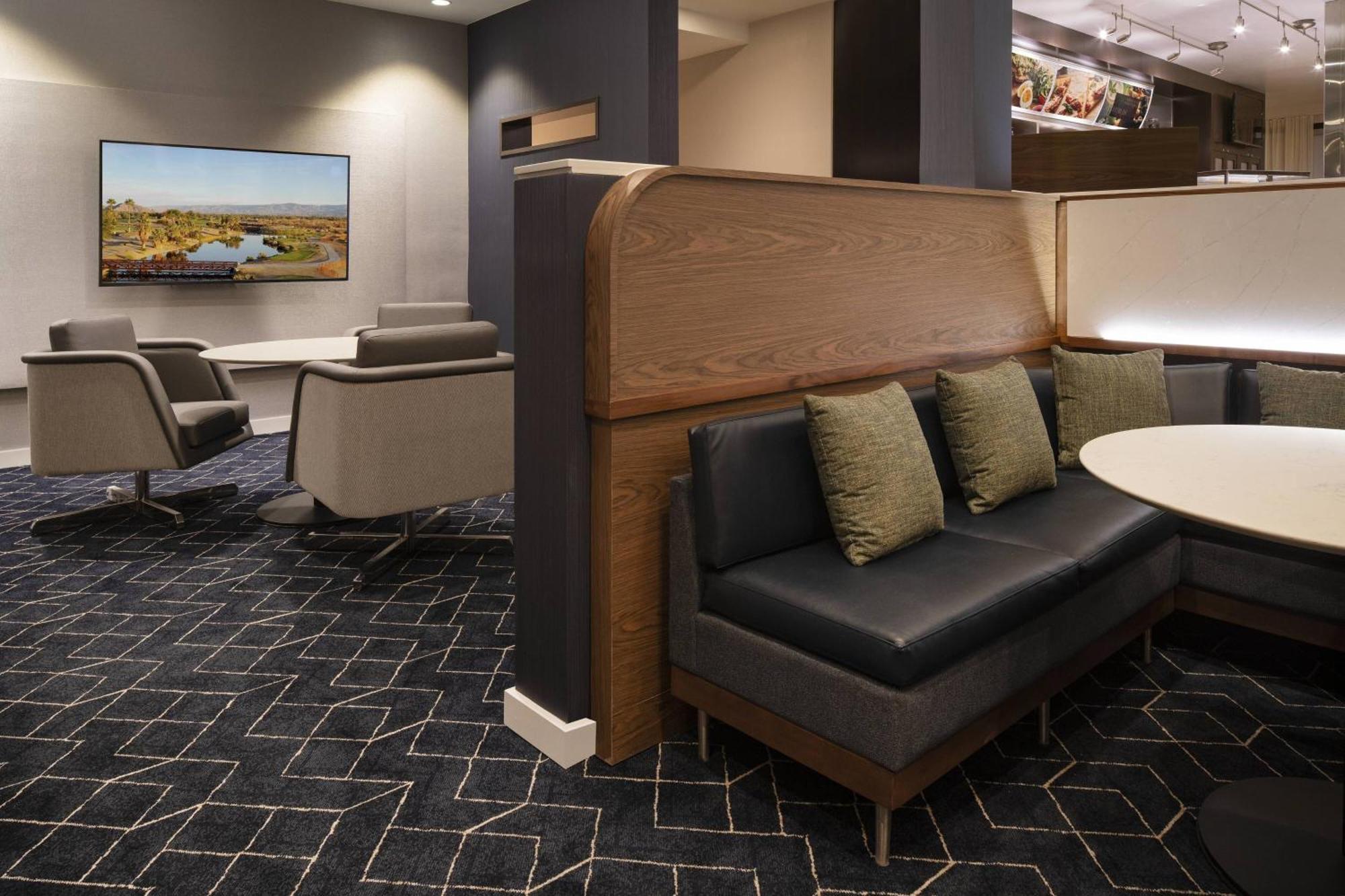Courtyard By Marriott Palm Springs Hotel Exterior photo