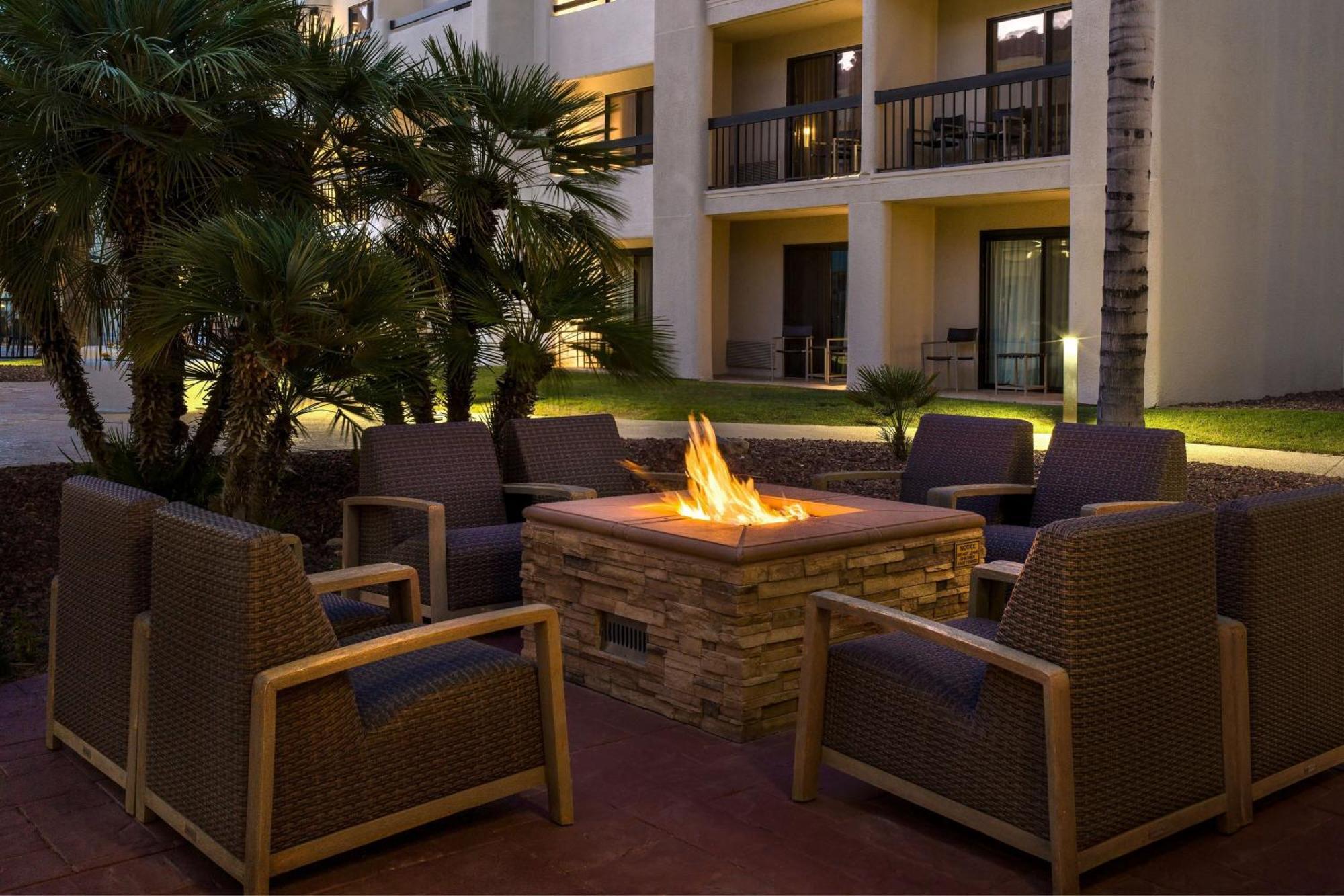 Courtyard By Marriott Palm Springs Hotel Exterior photo