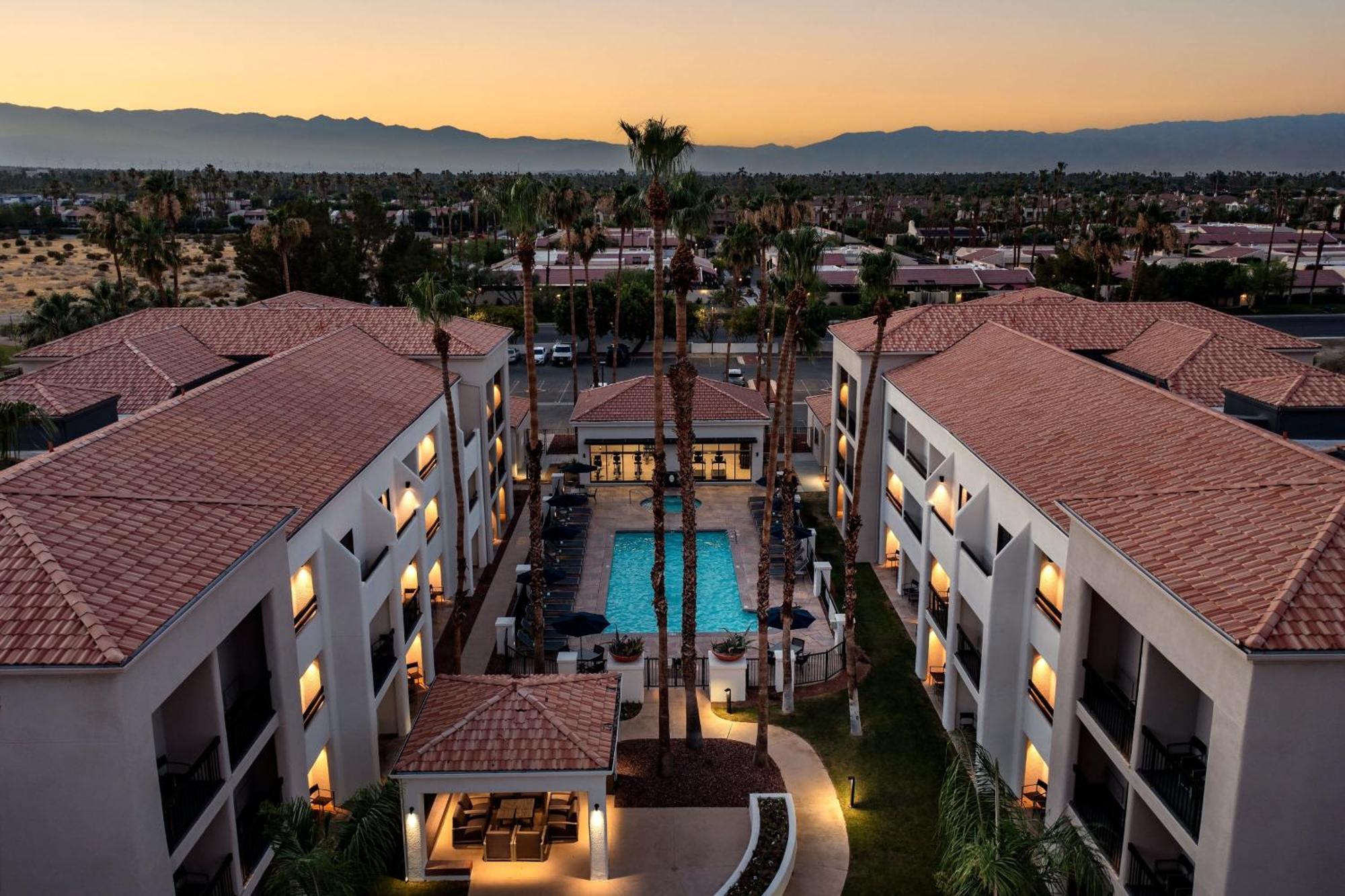 Courtyard By Marriott Palm Springs Hotel Exterior photo