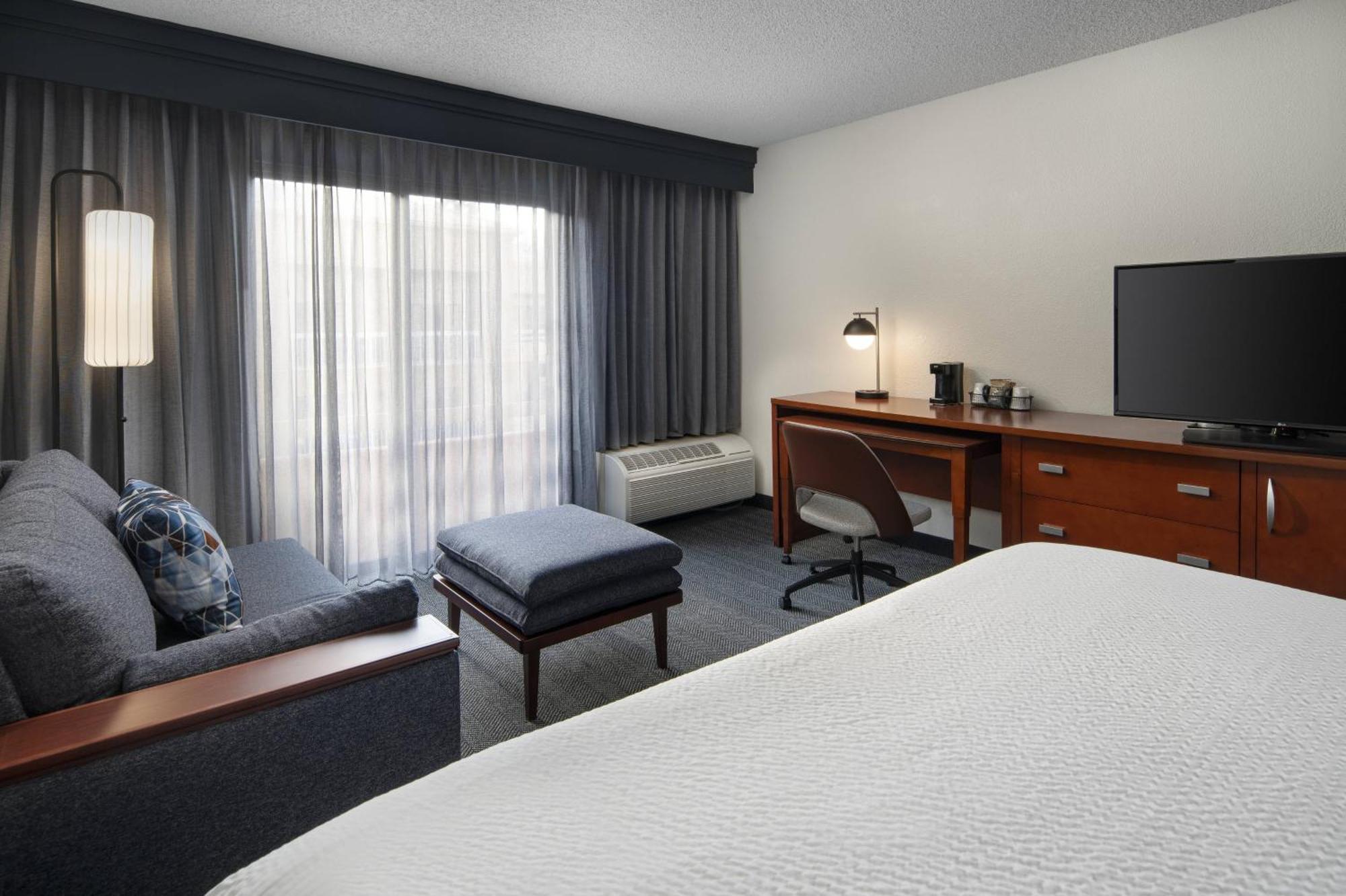 Courtyard By Marriott Palm Springs Hotel Exterior photo