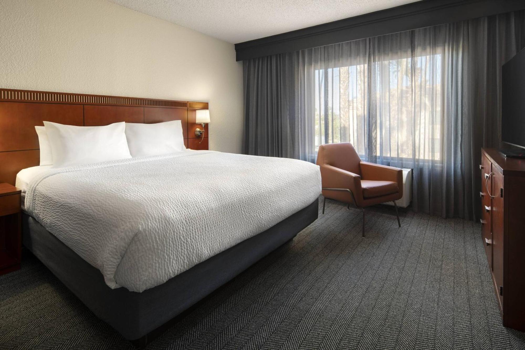 Courtyard By Marriott Palm Springs Hotel Exterior photo