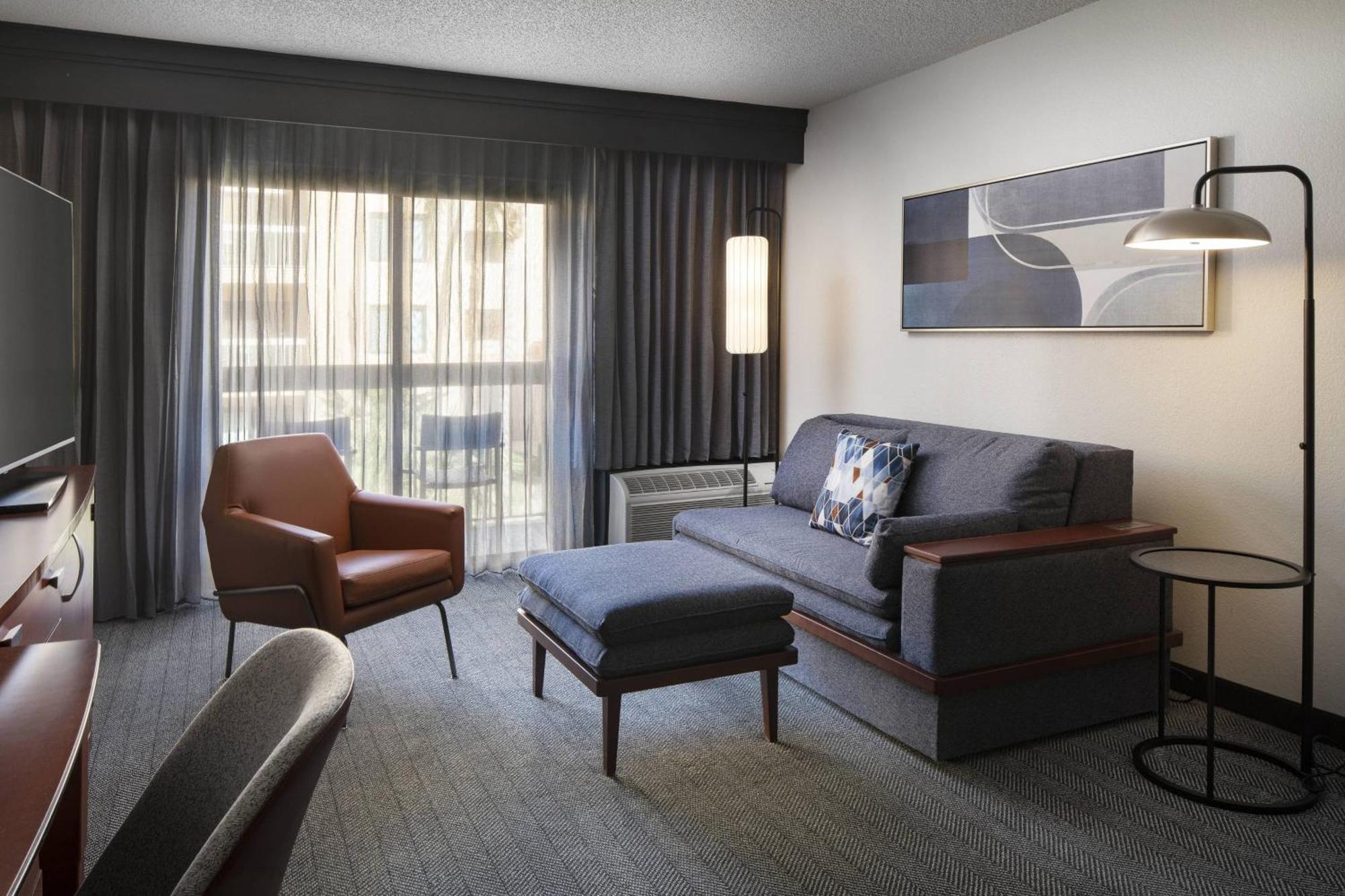 Courtyard By Marriott Palm Springs Hotel Exterior photo