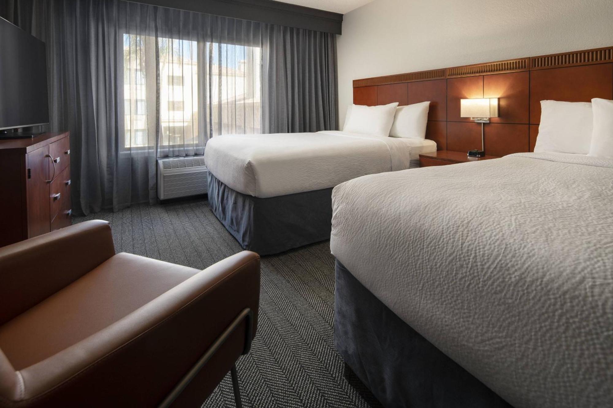 Courtyard By Marriott Palm Springs Hotel Exterior photo