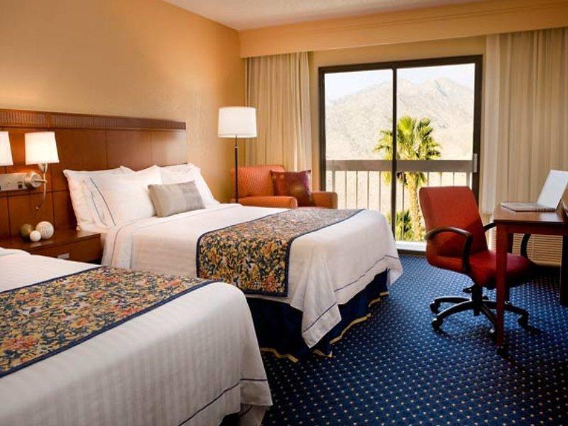 Courtyard By Marriott Palm Springs Hotel Exterior photo