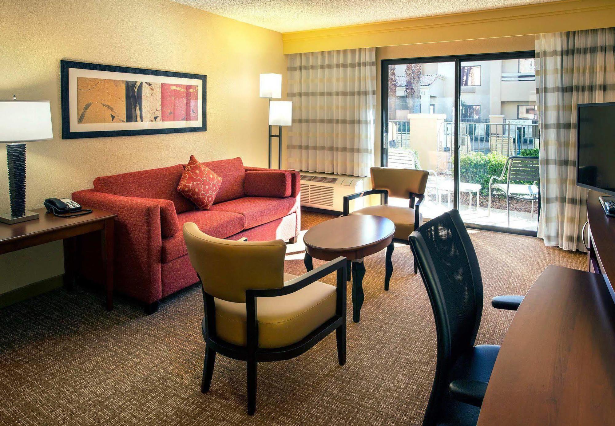 Courtyard By Marriott Palm Springs Hotel Exterior photo